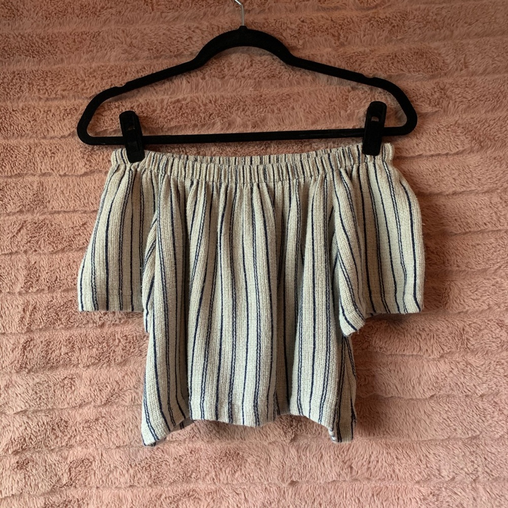 URBAN OUTFITTERS off the shoulder top !!
